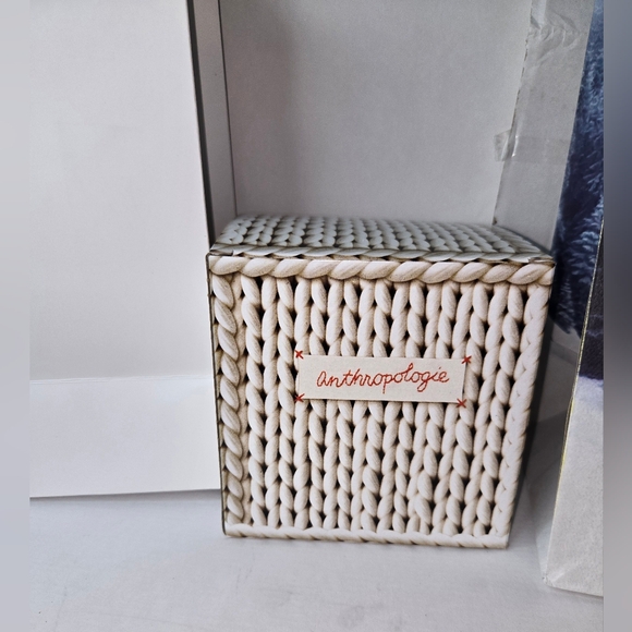 Anthropology 2024 Holiday Gift Box - Picture 4 of 8